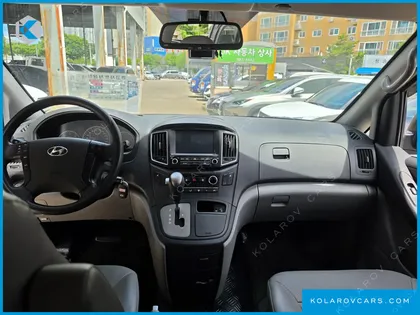HYUNDAI STAREX 5-SEATER VAN