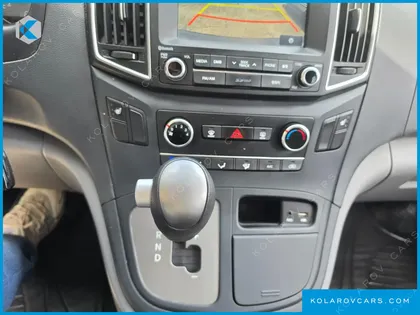 HYUNDAI STAREX 5-SEATER VAN