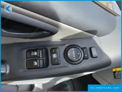 HYUNDAI STAREX 5-SEATER VAN