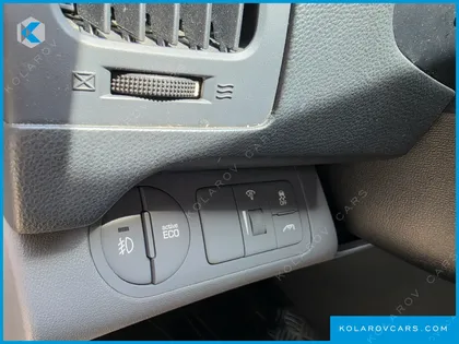 HYUNDAI STAREX 5-SEATER VAN