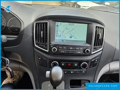 HYUNDAI STAREX 5-SEATER VAN