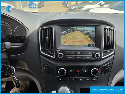 HYUNDAI STAREX 5-SEATER VAN