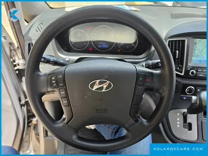 HYUNDAI STAREX 5-SEATER VAN