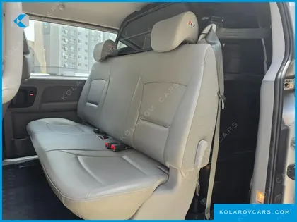 HYUNDAI STAREX 5-SEATER VAN