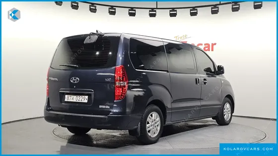 HYUNDAI STAREX 5-SEATER VAN