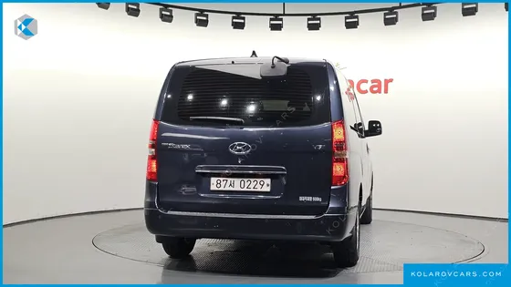 HYUNDAI STAREX 5-SEATER VAN