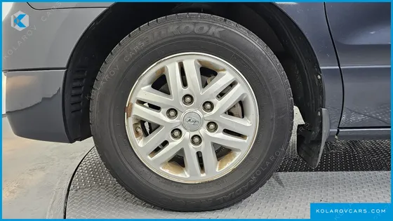 HYUNDAI STAREX 5-SEATER VAN