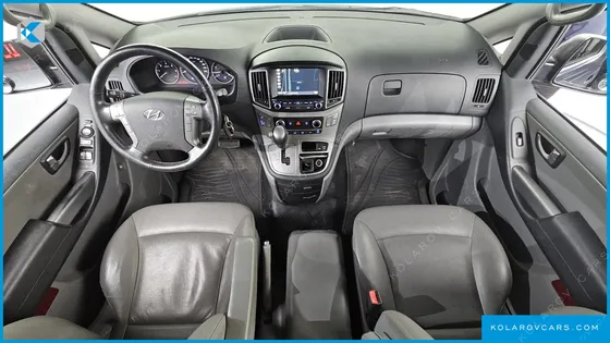 HYUNDAI STAREX 5-SEATER VAN