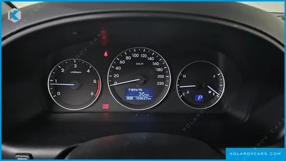 HYUNDAI STAREX 5-SEATER VAN