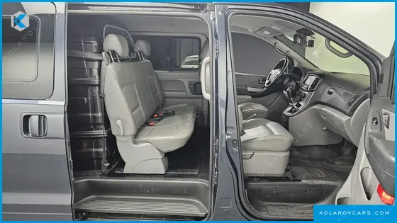 HYUNDAI STAREX 5-SEATER VAN