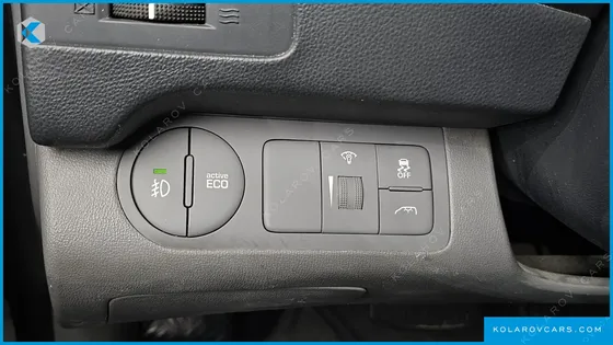 HYUNDAI STAREX 5-SEATER VAN
