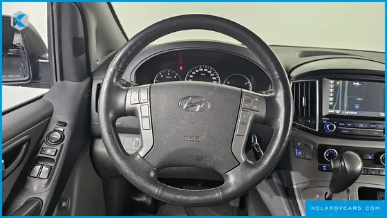 HYUNDAI STAREX 5-SEATER VAN