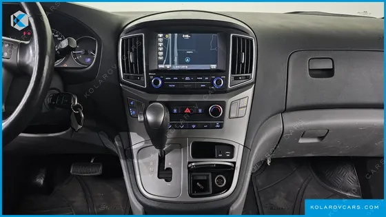 HYUNDAI STAREX 5-SEATER VAN