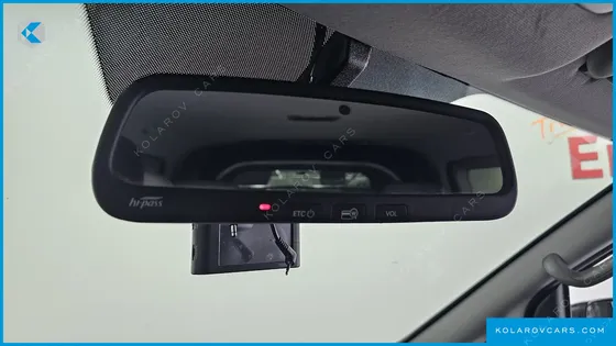 HYUNDAI STAREX 5-SEATER VAN