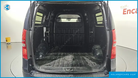 HYUNDAI STAREX 5-SEATER VAN