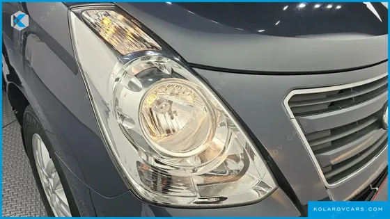 HYUNDAI STAREX 5-SEATER VAN