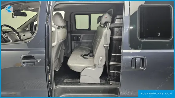 HYUNDAI STAREX 5-SEATER VAN