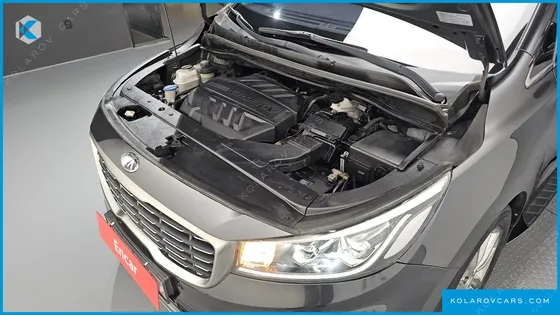 KIA CARNIVAL 9-SEATER NOBLESSE