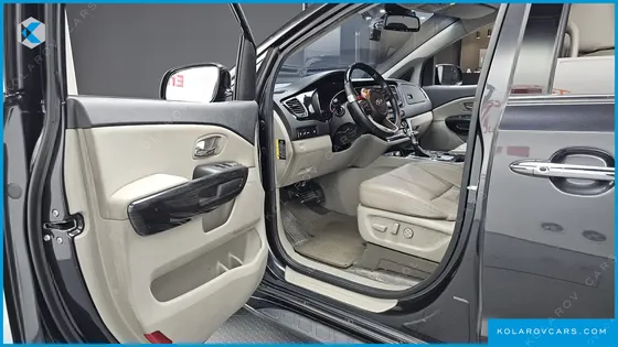 KIA CARNIVAL 9-SEATER NOBLESSE
