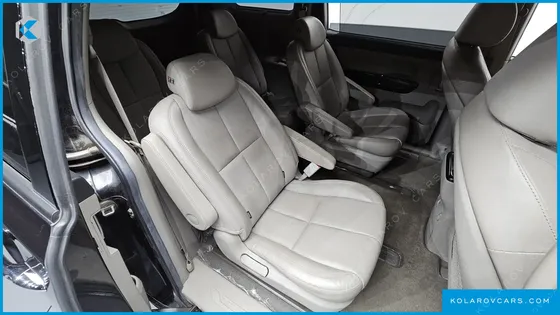 KIA CARNIVAL 9-SEATER NOBLESSE