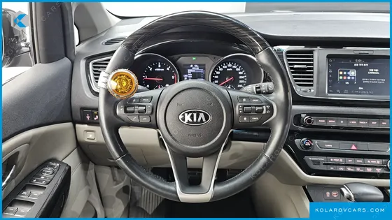 KIA CARNIVAL 9-SEATER NOBLESSE