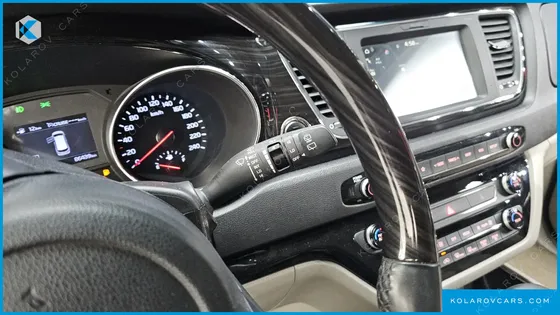 KIA CARNIVAL 9-SEATER NOBLESSE