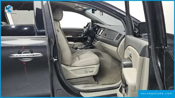KIA CARNIVAL 9-SEATER NOBLESSE
