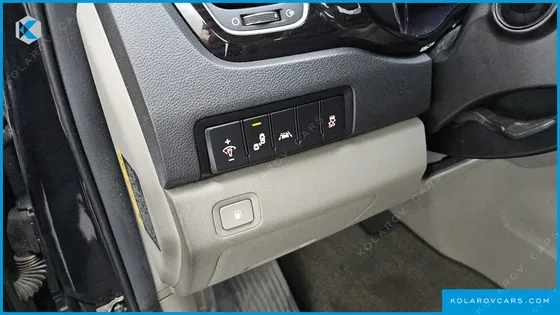 KIA CARNIVAL 9-SEATER NOBLESSE