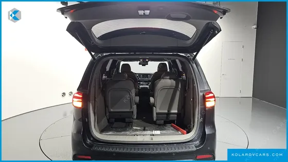 KIA CARNIVAL 9-SEATER NOBLESSE