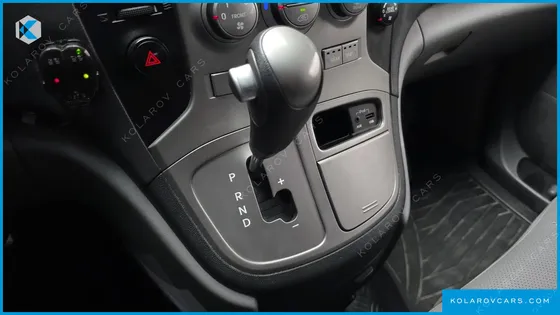 HYUNDAI STAREX 12-SEATER WAGON