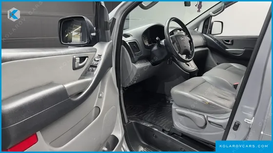 HYUNDAI STAREX 12-SEATER WAGON