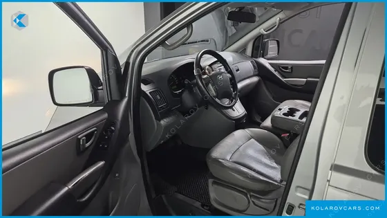 HYUNDAI STAREX 12-SEATER WAGON