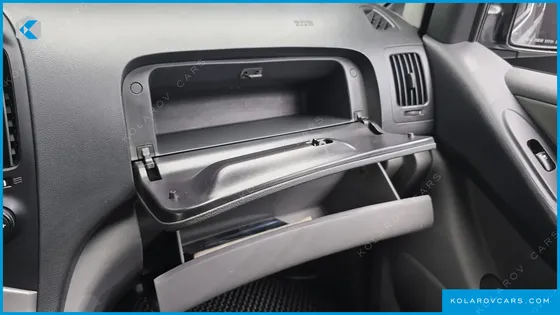 HYUNDAI STAREX 12-SEATER WAGON