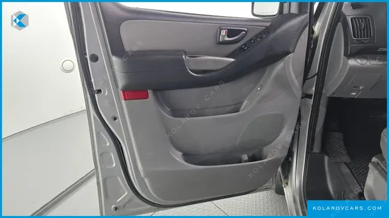 HYUNDAI STAREX 12-SEATER WAGON