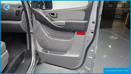 HYUNDAI STAREX 12-SEATER WAGON