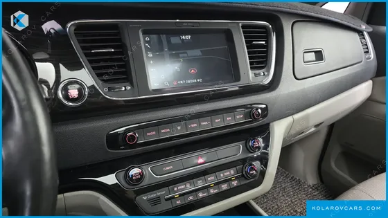 KIA CARNIVAL 9-SEATER NOBLESSE SPECIAL