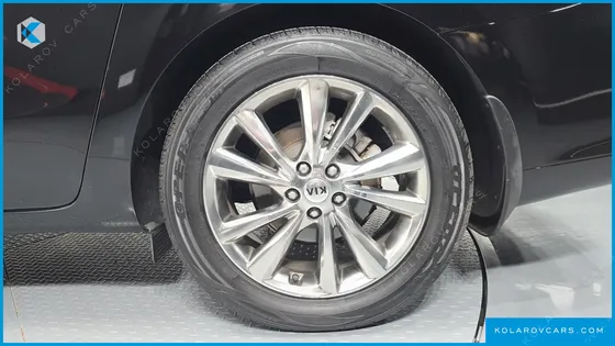 KIA CARNIVAL 9-SEATER NOBLESSE SPECIAL