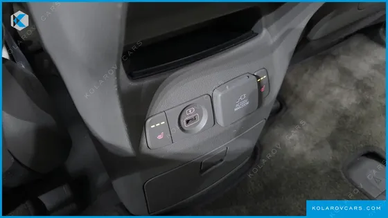 KIA CARNIVAL 9-SEATER NOBLESSE SPECIAL