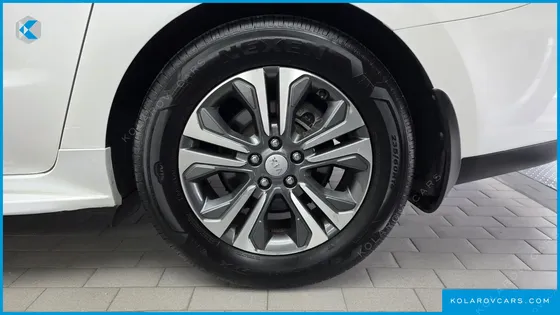 KIA CARNIVAL 11-SEATER PRESTIGE