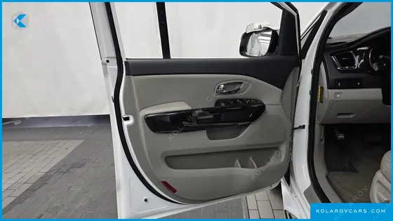 KIA CARNIVAL 11-SEATER PRESTIGE