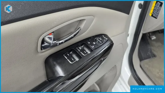 KIA CARNIVAL 11-SEATER PRESTIGE