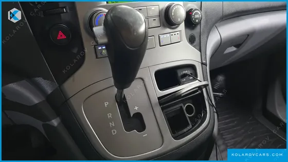 HYUNDAI STAREX 12-SEATER WAGON