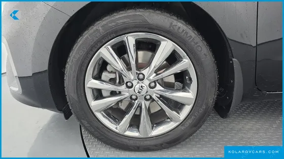 KIA CARNIVAL 9-SEATER PRSTIGE
