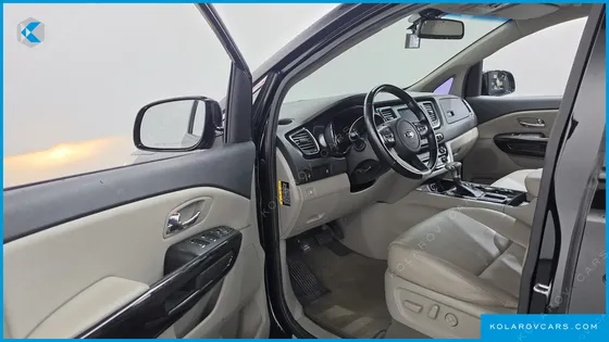 KIA CARNIVAL 9-SEATER PRSTIGE