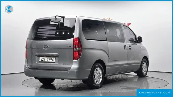 HYUNDAI STAREX 5-SEATER VAN