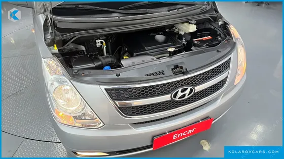 HYUNDAI STAREX 5-SEATER VAN