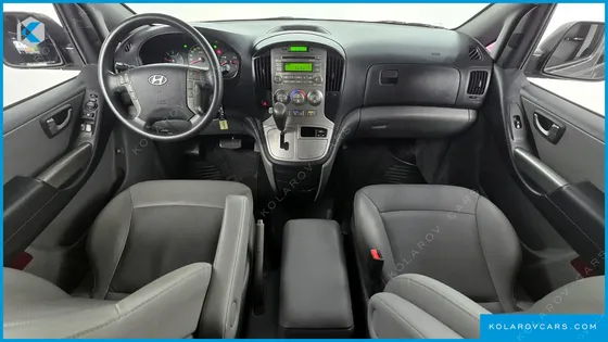 HYUNDAI STAREX 5-SEATER VAN