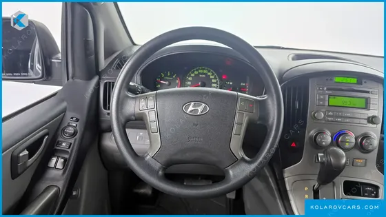 HYUNDAI STAREX 5-SEATER VAN