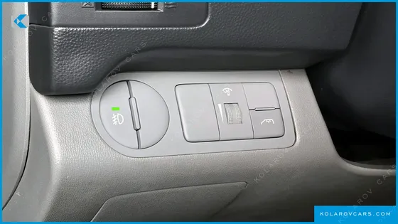 HYUNDAI STAREX 5-SEATER VAN