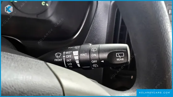 HYUNDAI STAREX 5-SEATER VAN